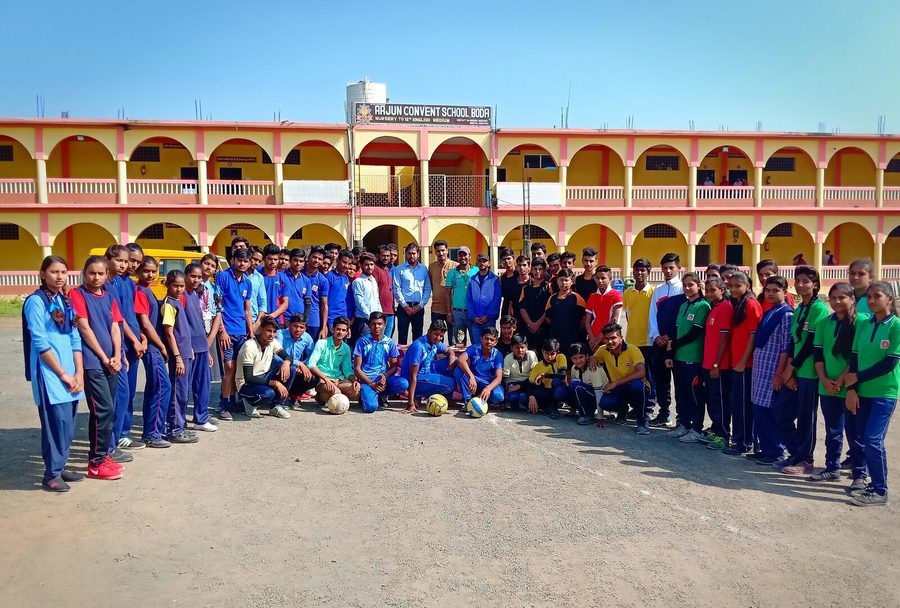 Students gathered in front of the ACS Boda school building